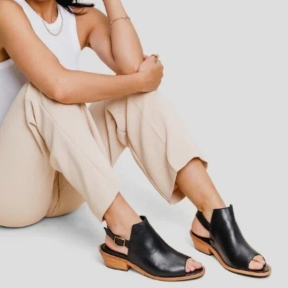 Portland Leather Shoes - Patina Portland Leather Co. Black Leather Sling Back Sandals Size 8.5